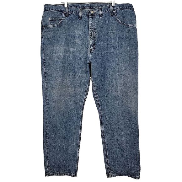 Wrangler Mens Jeans Measures Size 44 x31 Slightly Tapered Leg Medium Blue Soft - Picture 1 of 5